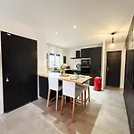 Hébergement de vacances Belle Maison Familiale Avec Piscine à Six-fours Six-Fours-les-Plages