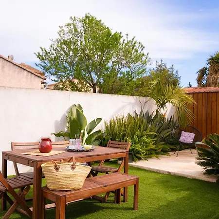 Belle Maison Familiale Avec Piscine A Six-fours 펜션 *