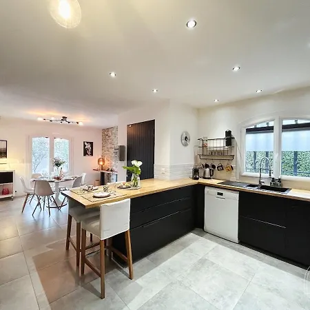 Belle Maison Familiale Avec Piscine A Six-fours 펜션