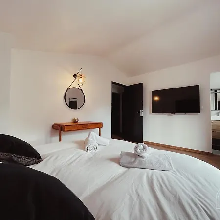 Belle Maison Familiale Avec Piscine A Six-fours 펜션 *