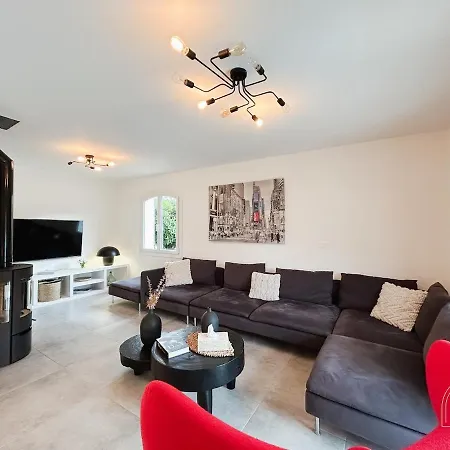 Belle Maison Familiale Avec Piscine A Six-fours 펜션
