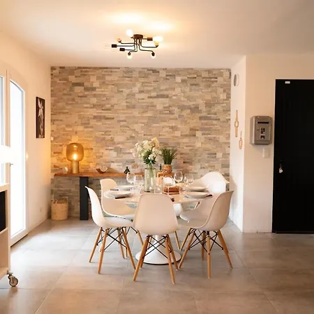Belle Maison Familiale Avec Piscine A Six-fours 펜션 *